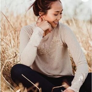 Gimmicks‎ Floral Embroidered Beige Top